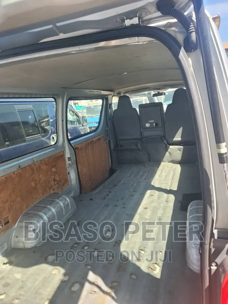 Toyota HiAce 2010 Silver