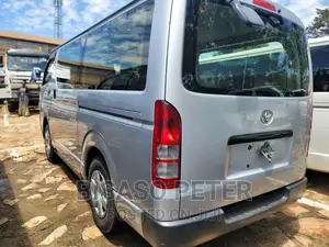 Toyota HiAce 2010 Silver