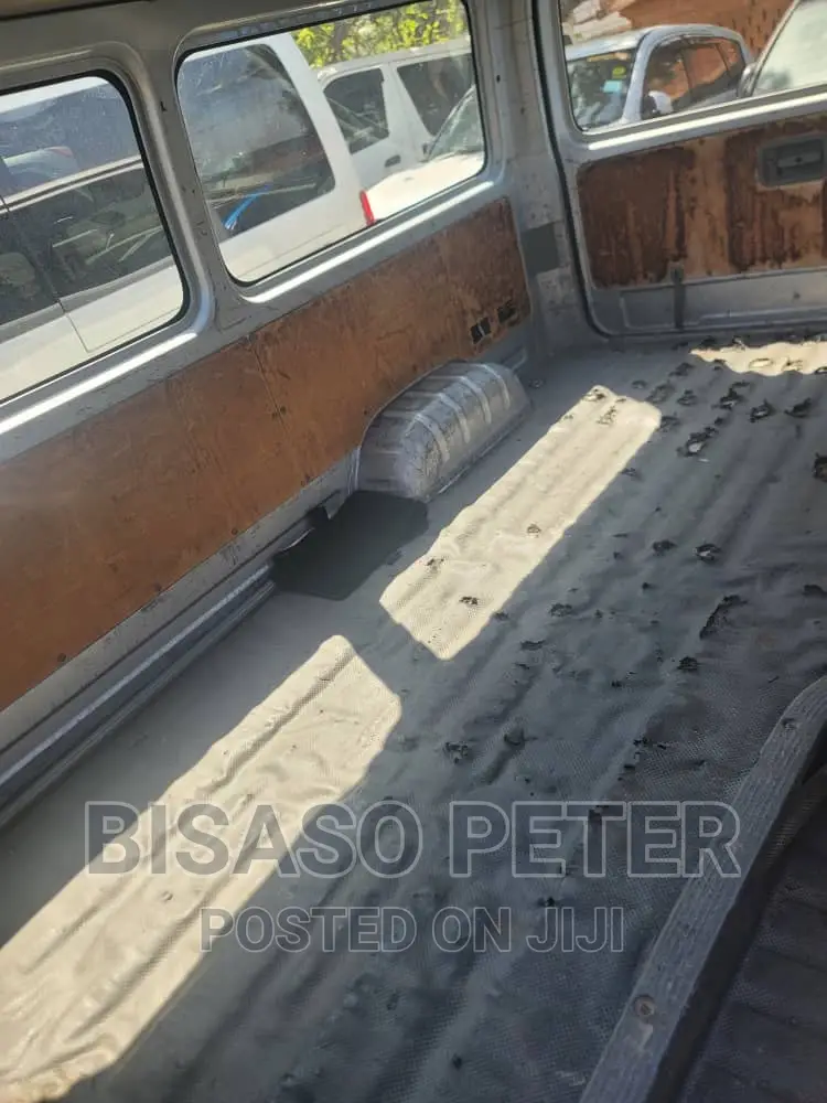 Toyota HiAce 2010 Silver