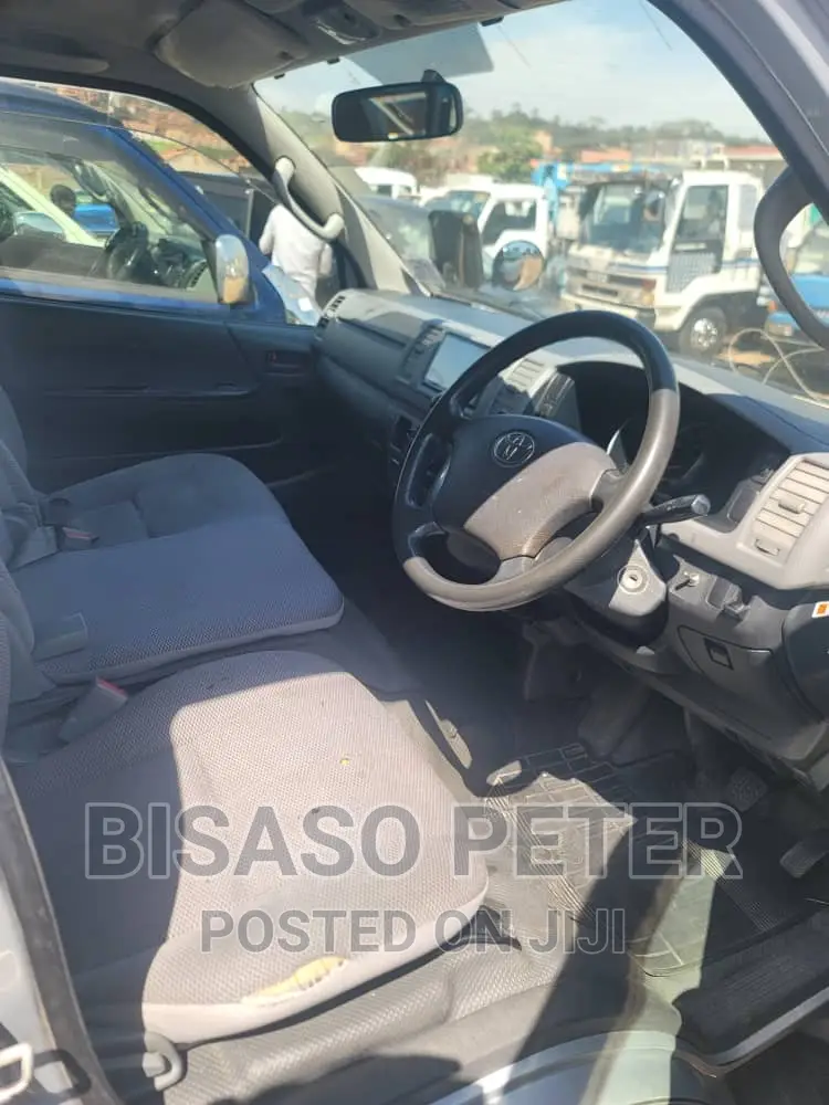 Toyota HiAce 2010 Silver
