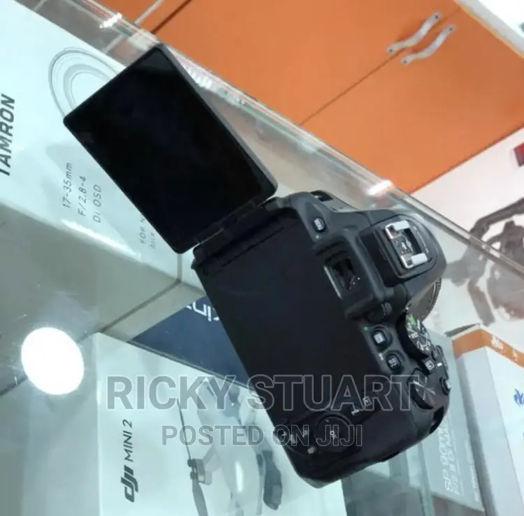 Nikon D5600 WTH 18-55mm Lens