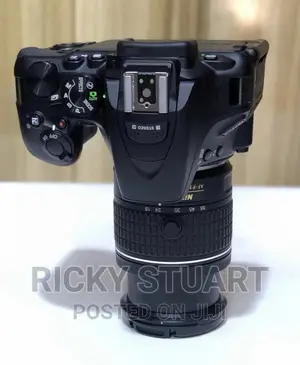 Nikon D5600 WTH 18-55mm Lens