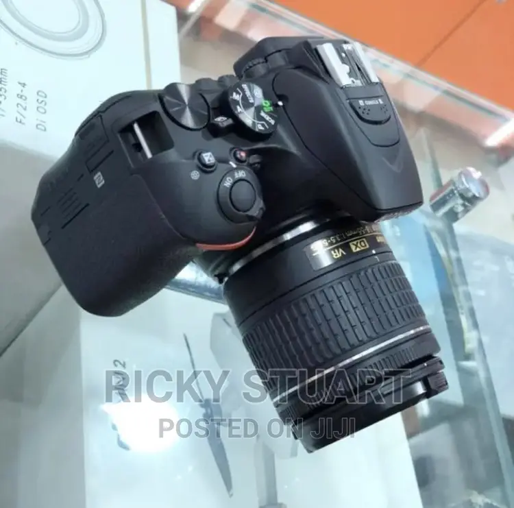Nikon D5600 WTH 18-55mm Lens