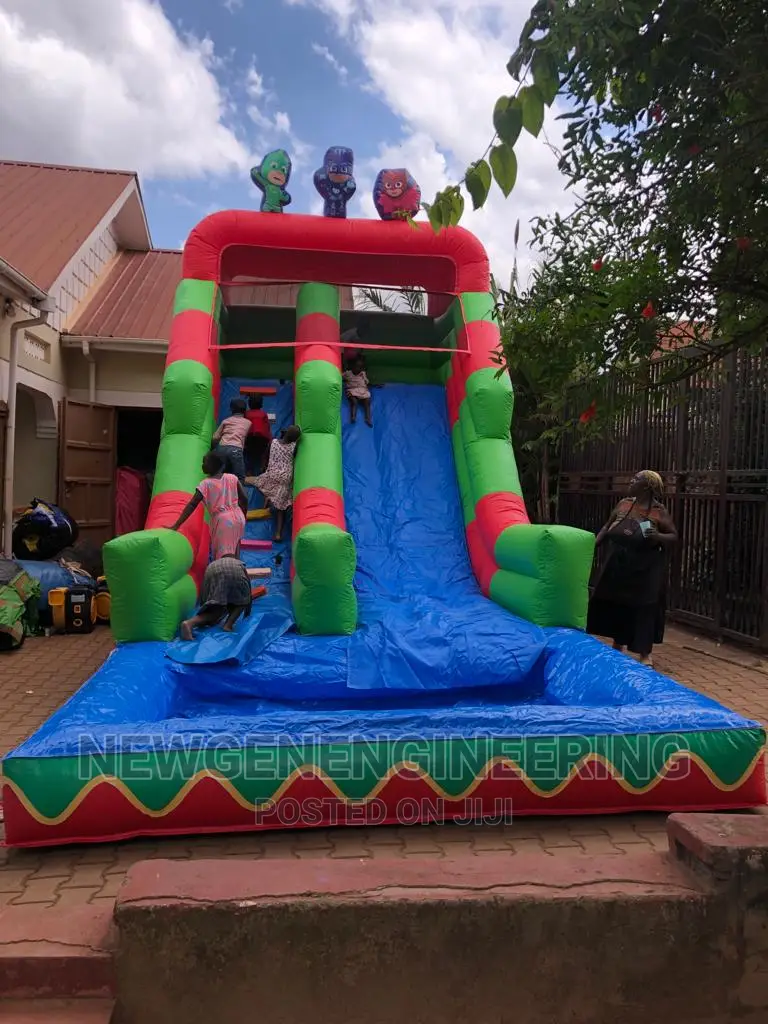 Bouncing Castle Trampoline Puppetshow