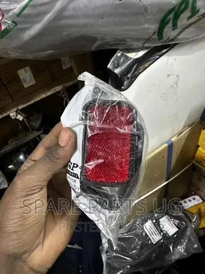 Hilux 1998 - 2004 Rear Reflector