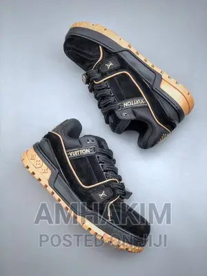 New Lv Sneakers in Stock
