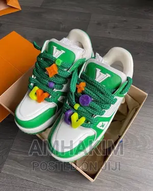 New Lv Sneakers in Stock