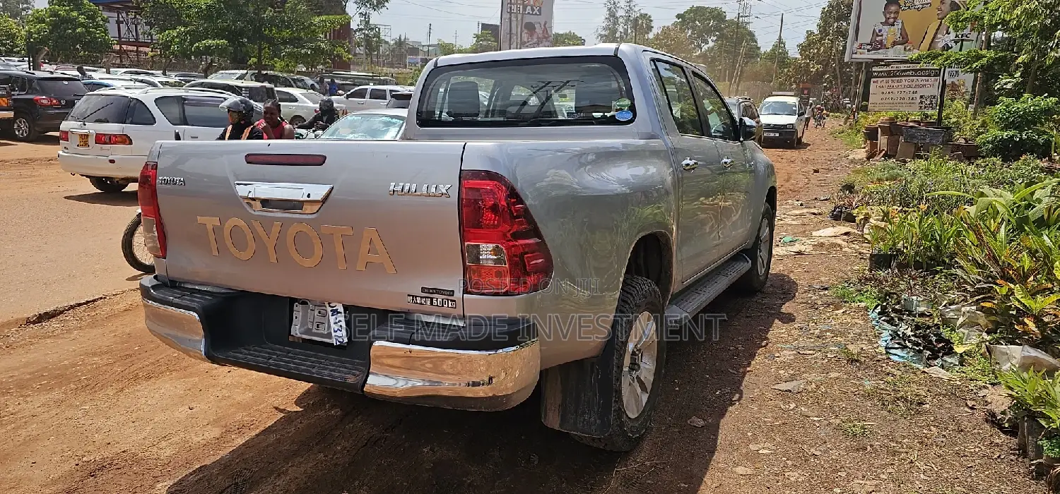 Toyota Hilux 2017 Gray