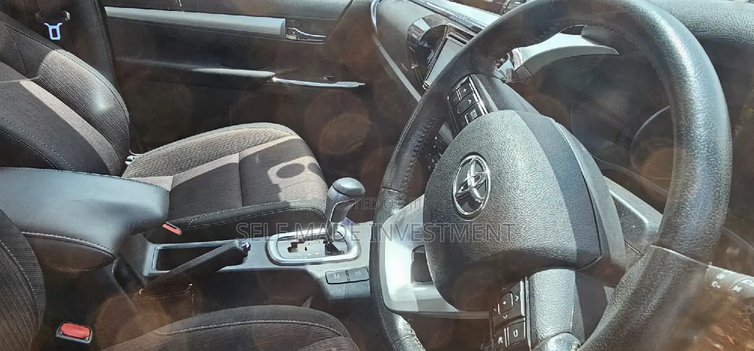 Toyota Hilux 2017 Gray