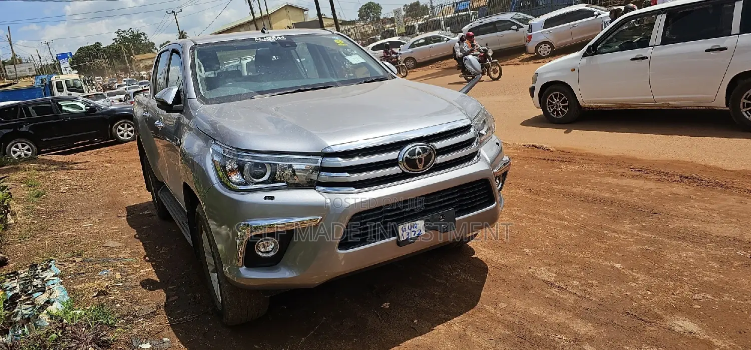 Toyota Hilux 2017 Gray