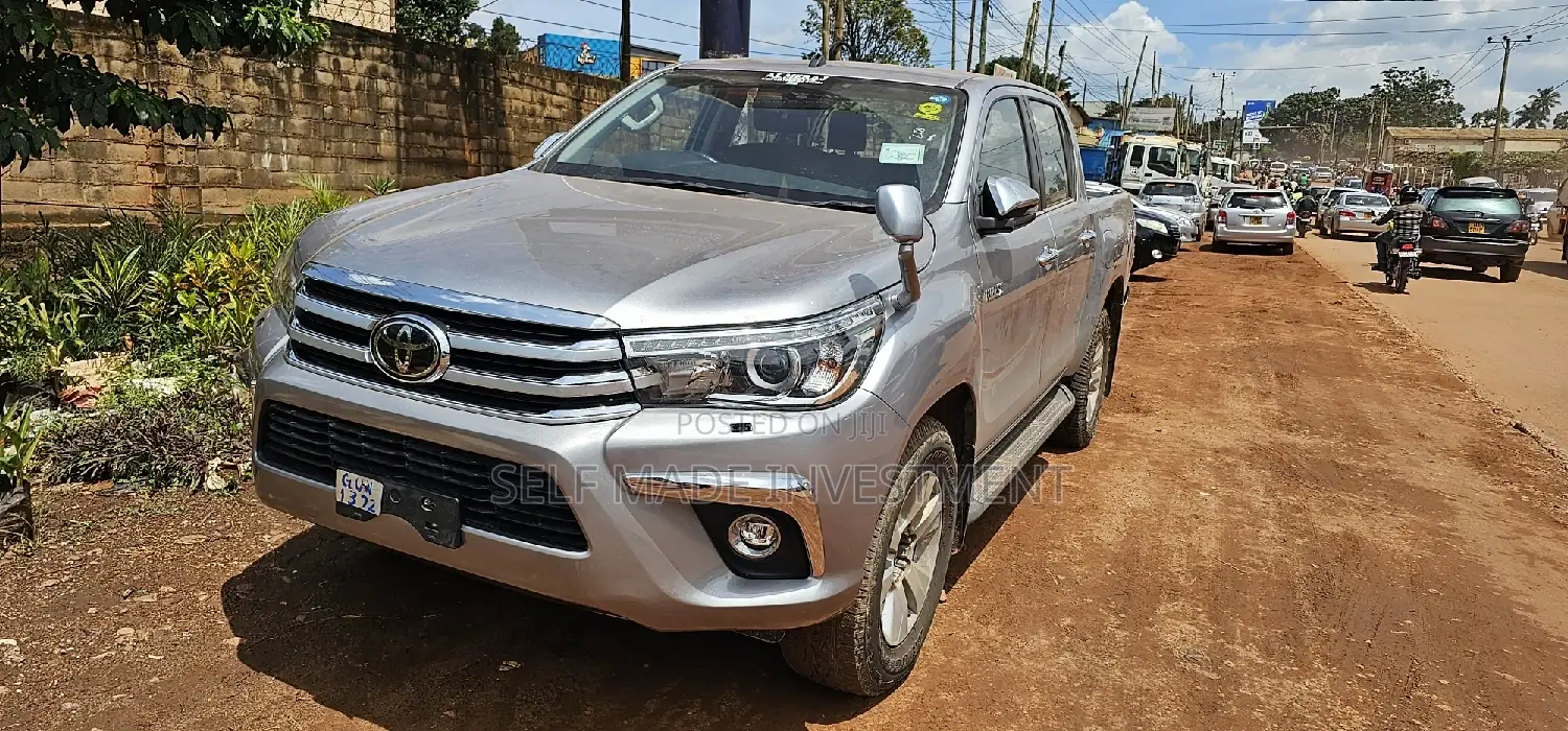 Toyota Hilux 2017 Gray