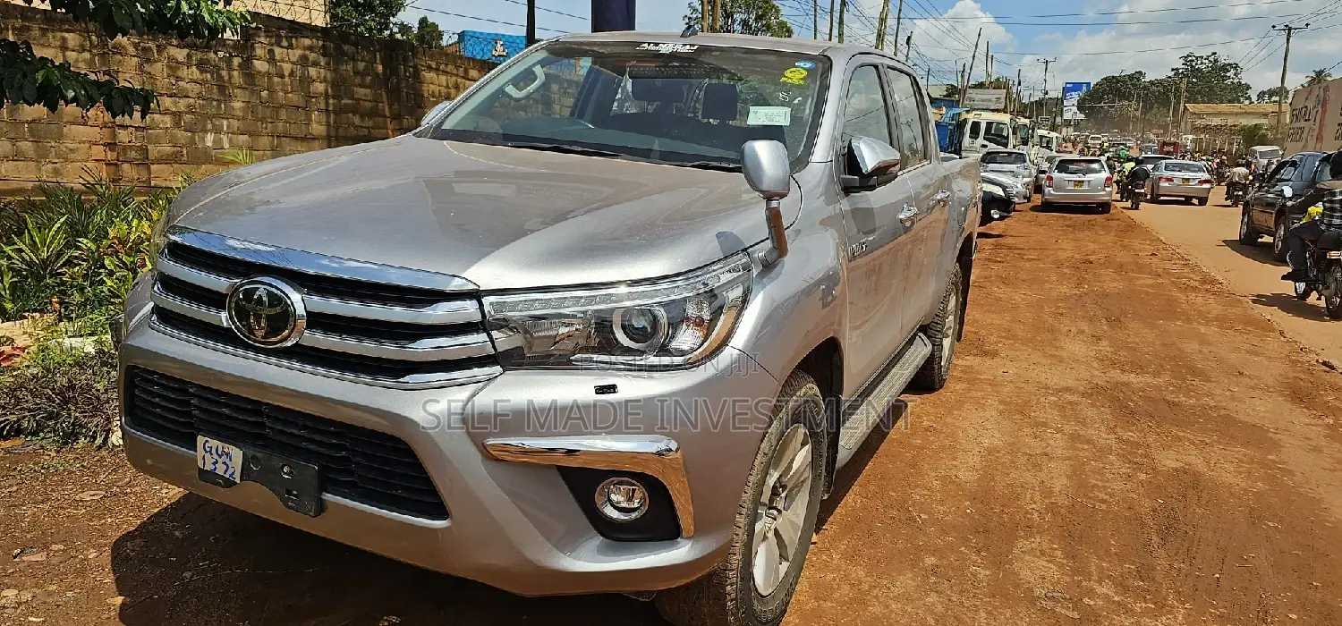Toyota Hilux 2017 Gray