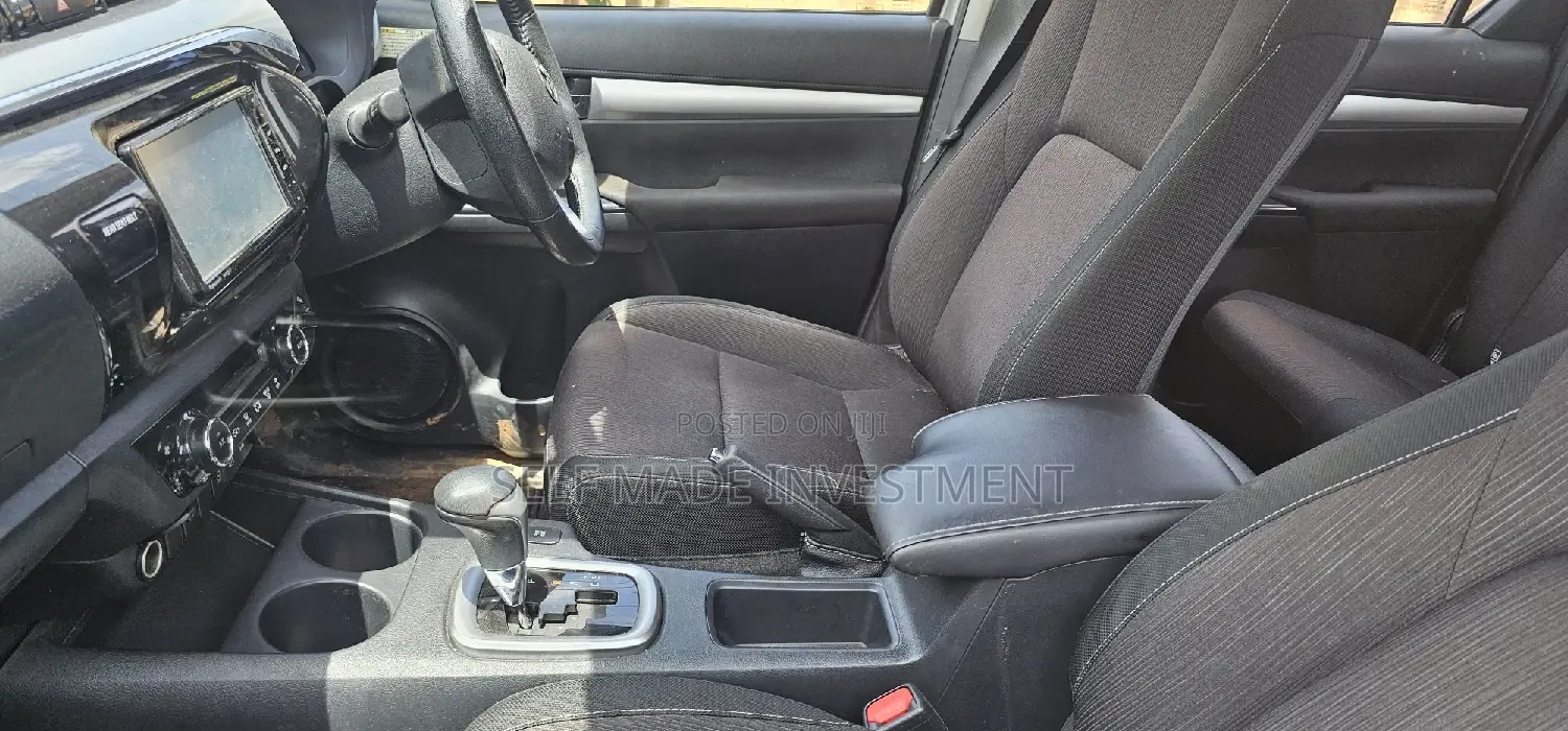 Toyota Hilux 2017 Gray