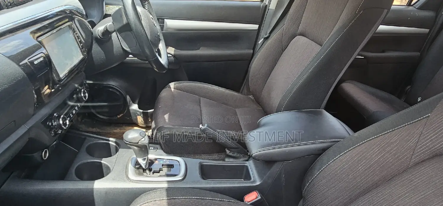 Toyota Hilux 2017 Gray
