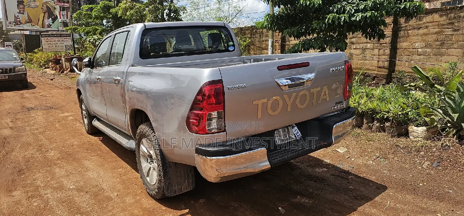 Toyota Hilux 2017 Gray