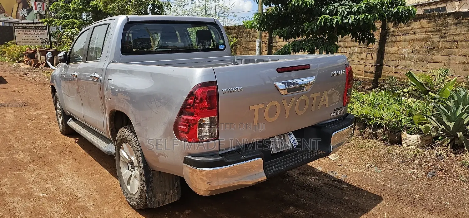 Toyota Hilux 2017 Gray