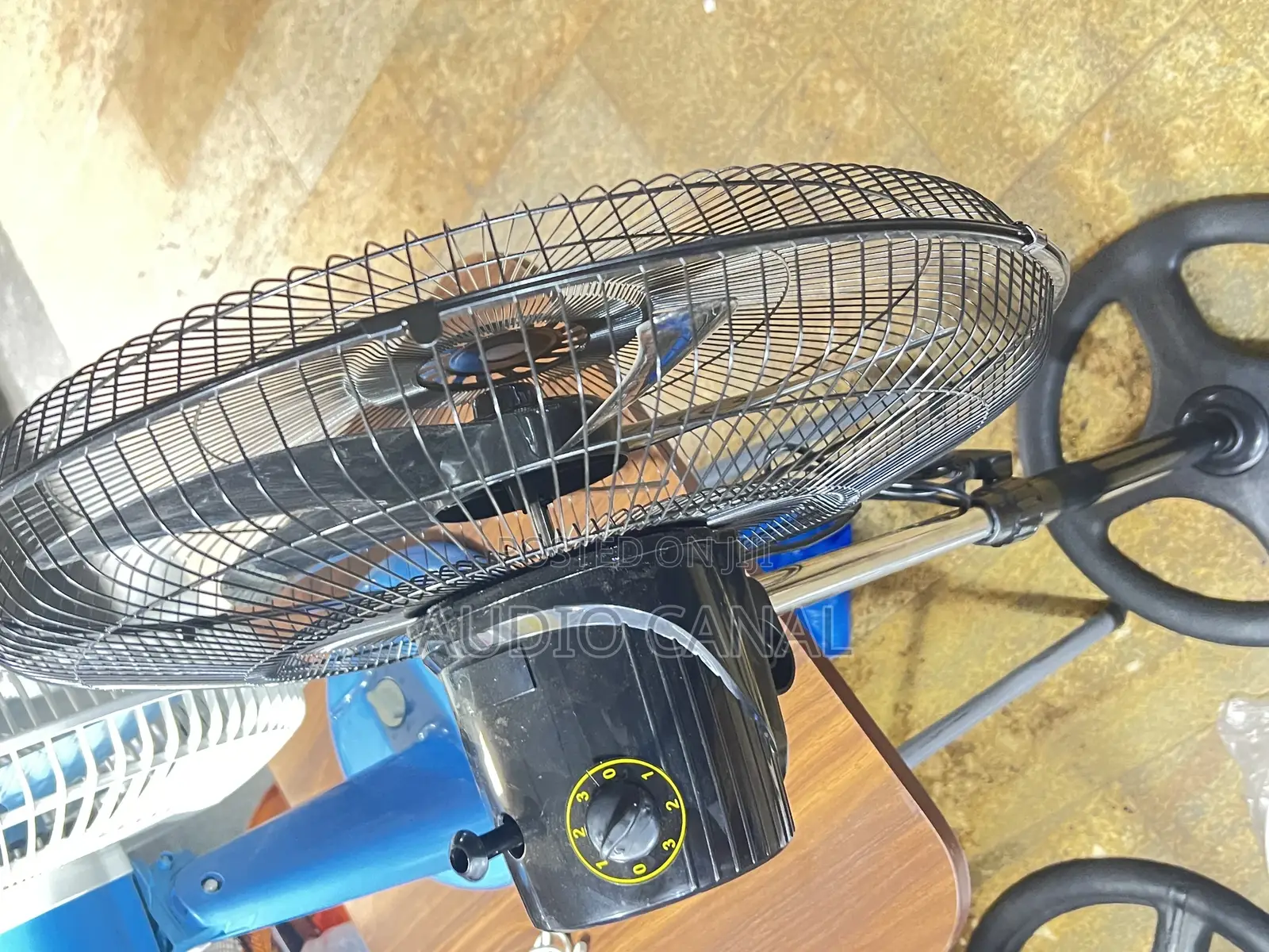 Black 18” Dp Stand Fan