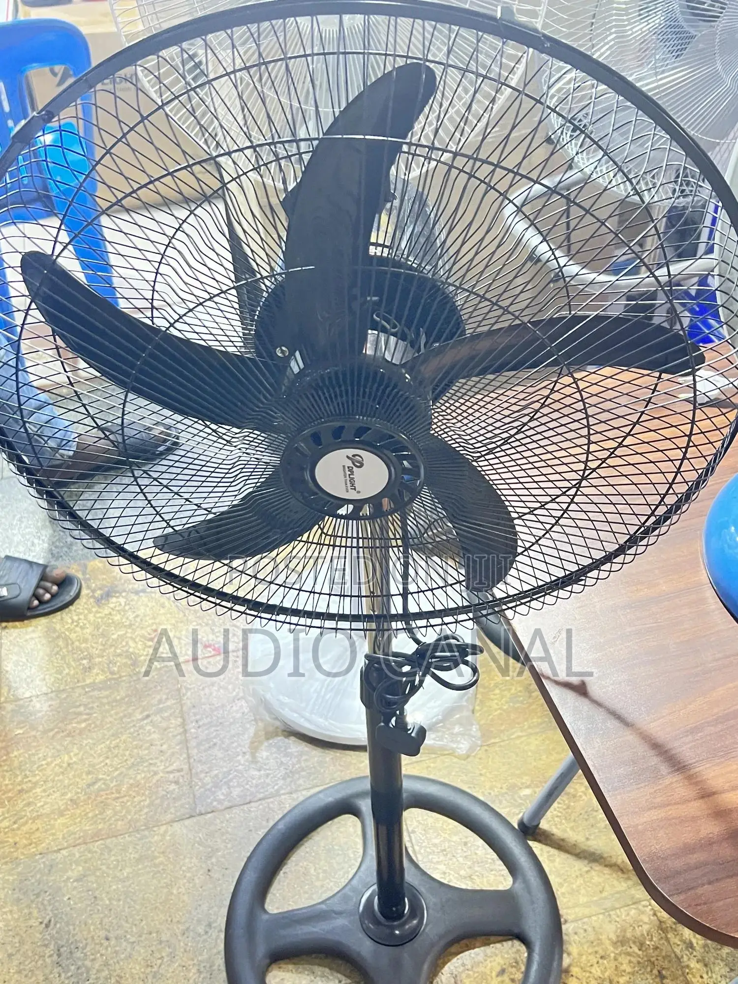 Black 18” Dp Stand Fan
