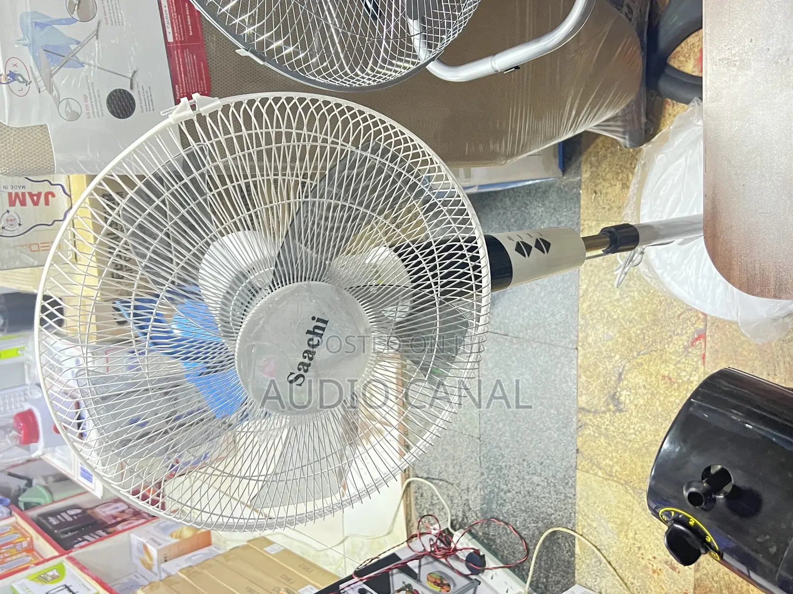 White Sachi 18” Remot Fan