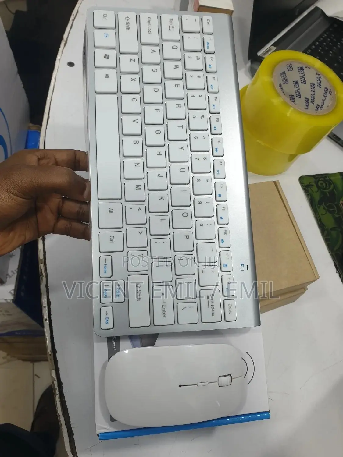 Multimedia Wireless Keyboard