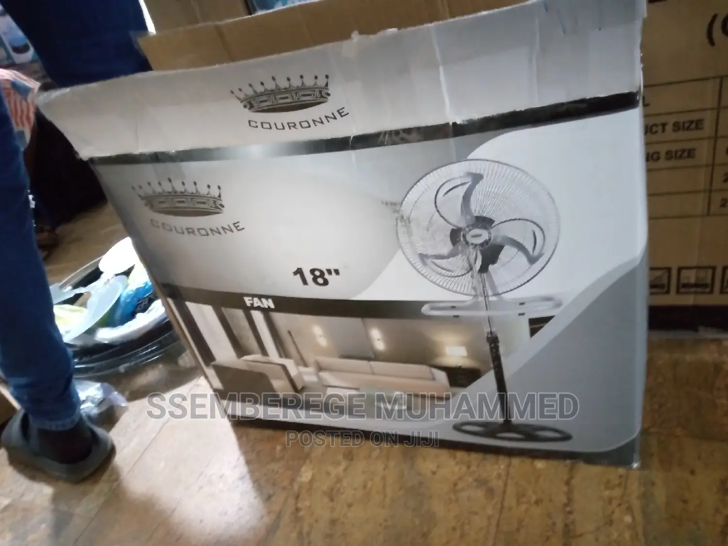 Couronne Stand Fan "18" in Size