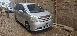 Toyota Noah 2010 Silver