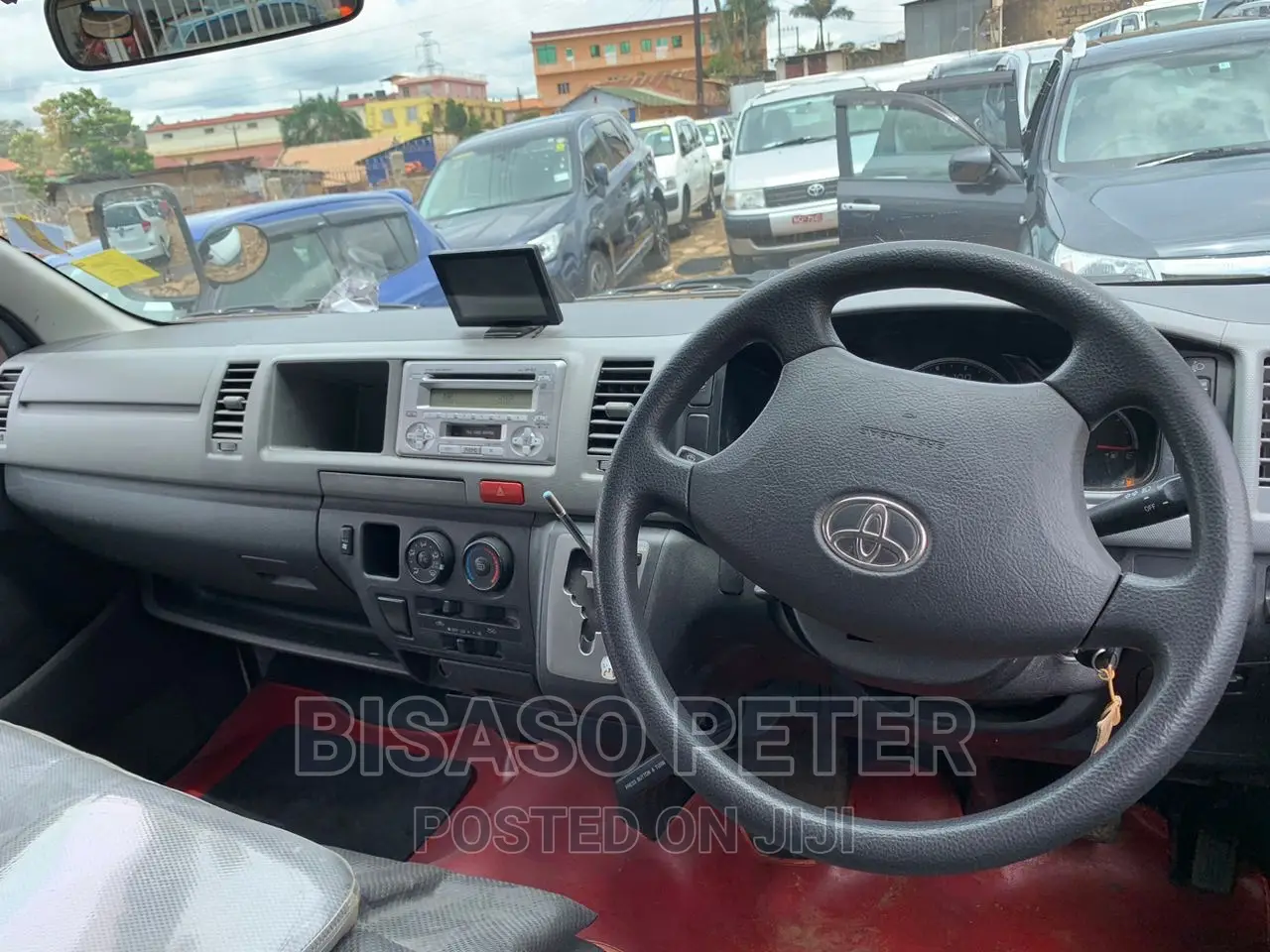 Toyota HiAce 2010 White