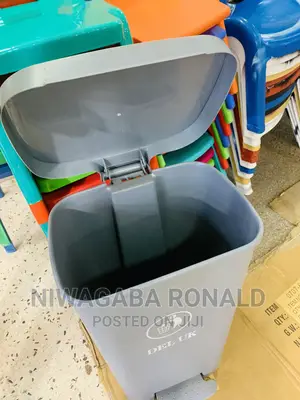 UK Classic Dust Bin