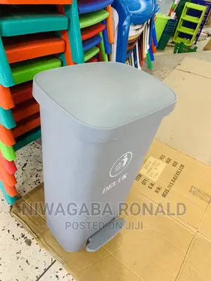 UK Classic Dust Bin