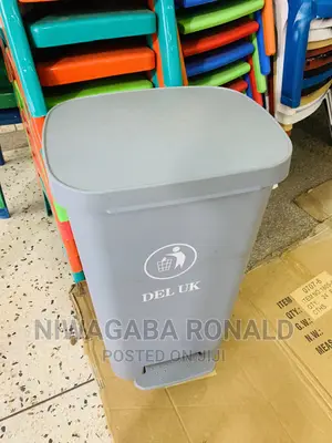 UK Classic Dust Bin