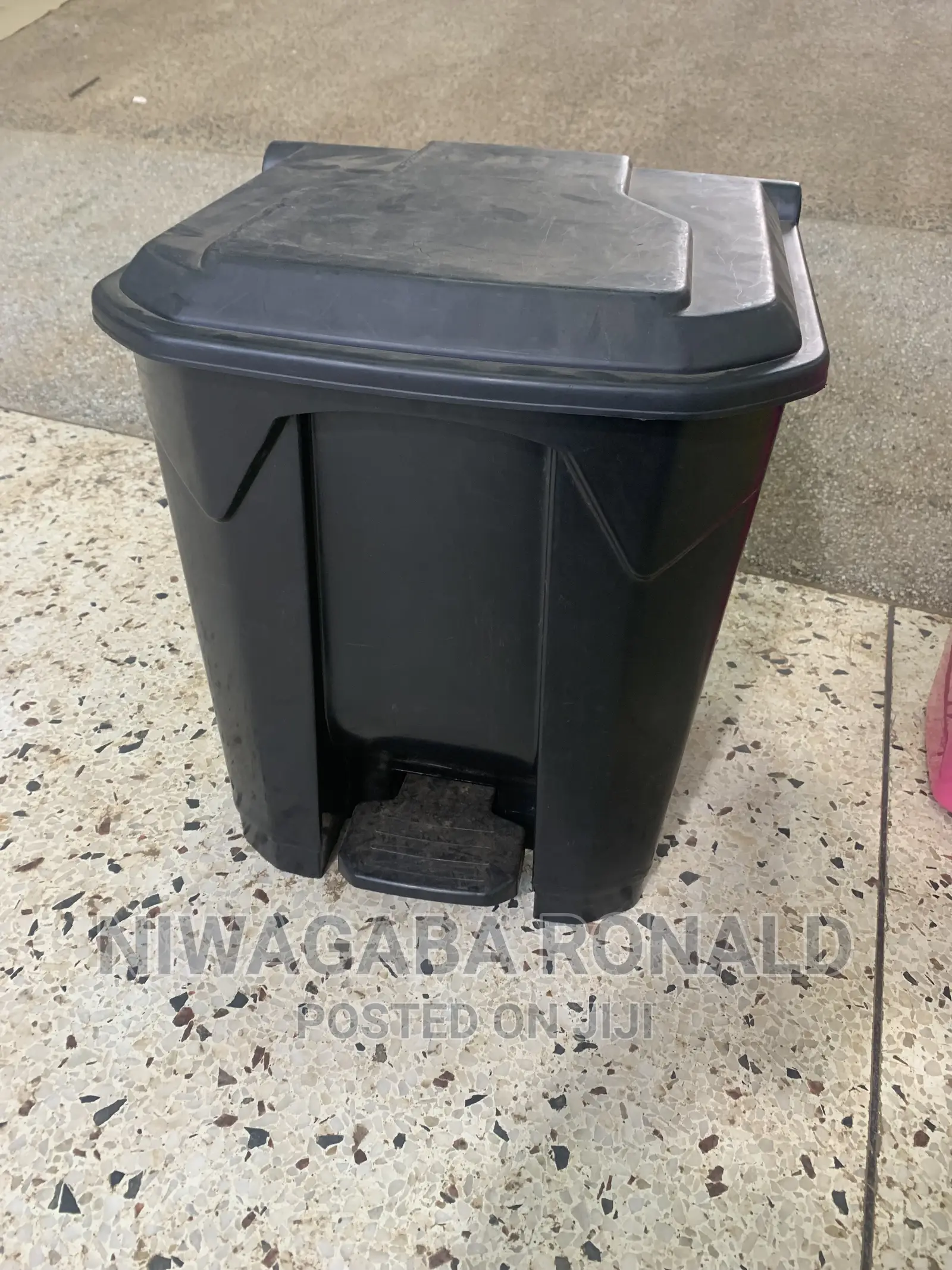Classic Dust Bin
