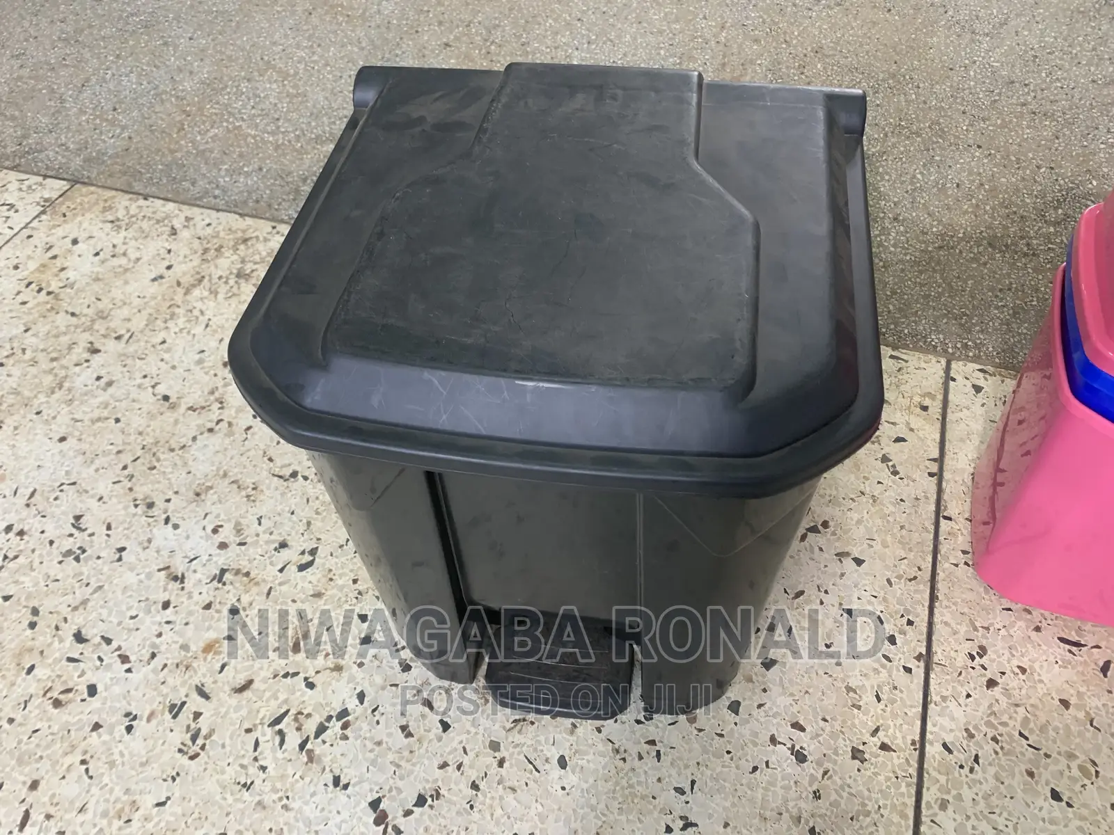 Classic Dust Bin