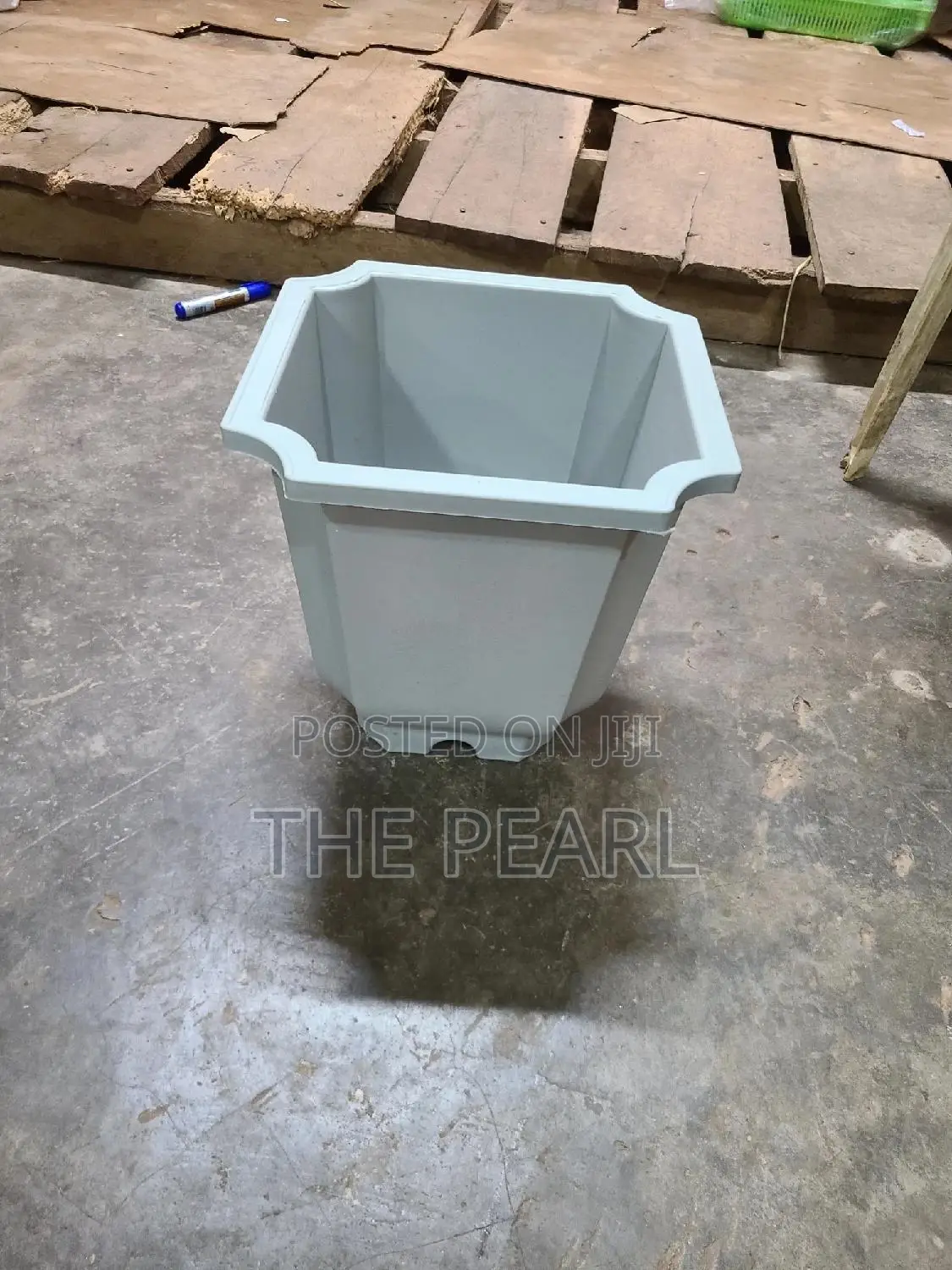 Squared Plastic Flower Pot