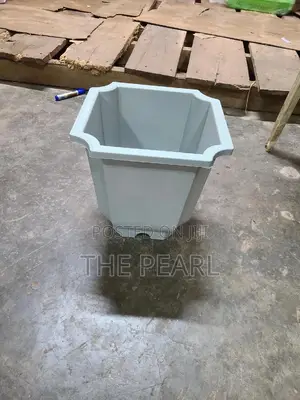 Squared Plastic Flower Pot