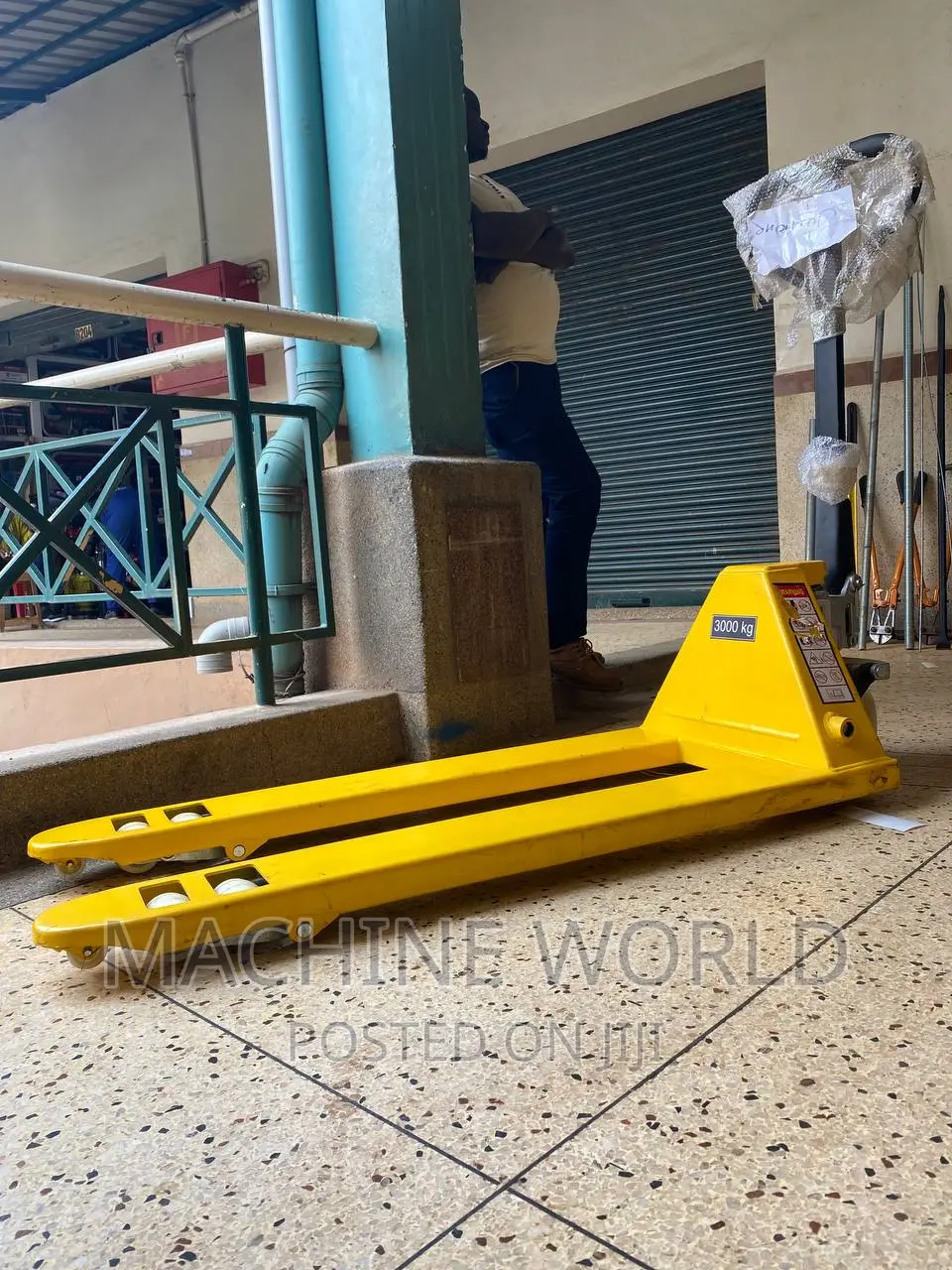 Hand Pallet Trolley 3tonnes (Italian)