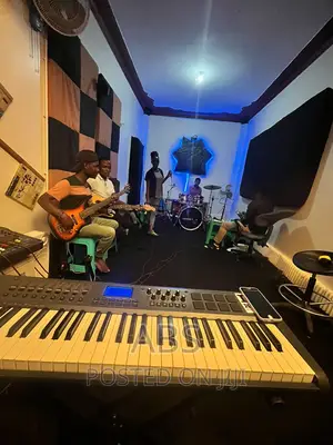 Both Guitar Playing Service