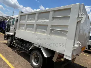 Isuzu Garbage Dumper