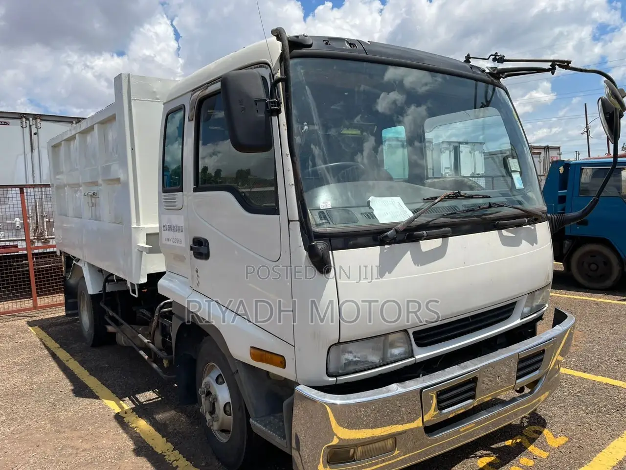 Isuzu Garbage Dumper