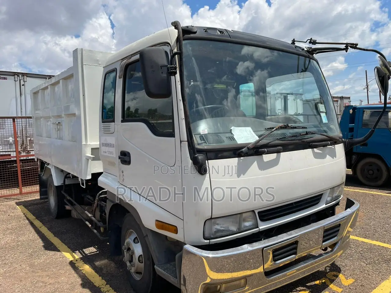 Isuzu Garbage Dumper