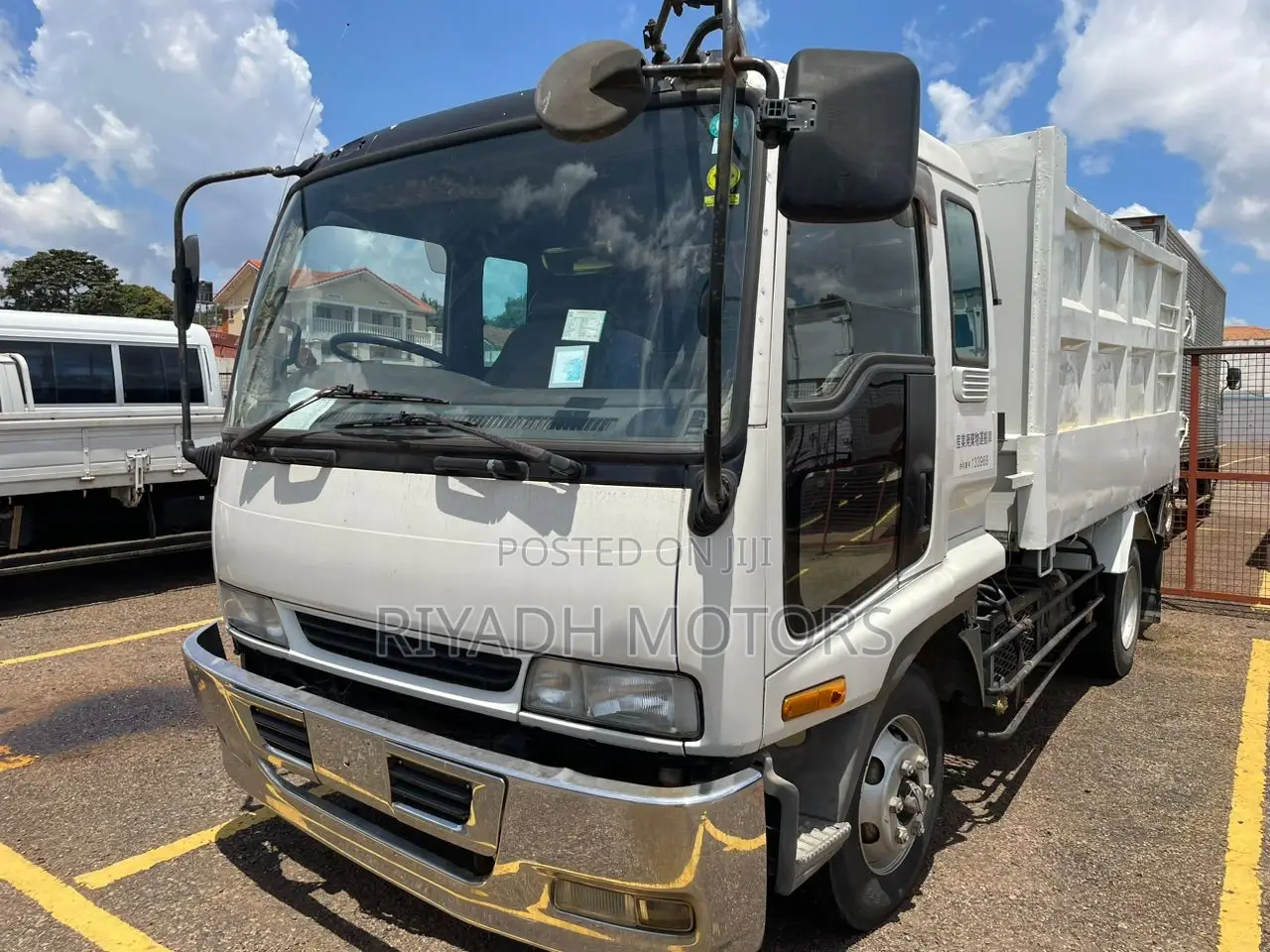 Isuzu Garbage Dumper
