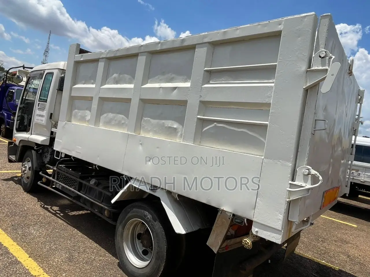 Isuzu Garbage Dumper