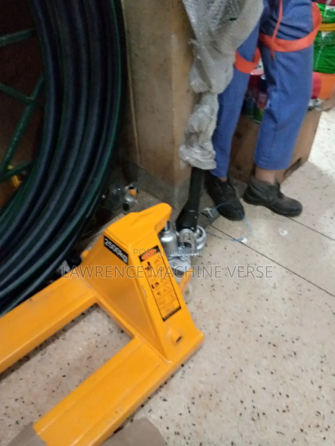 Pallet Jack ,(Trolley 2500KG)