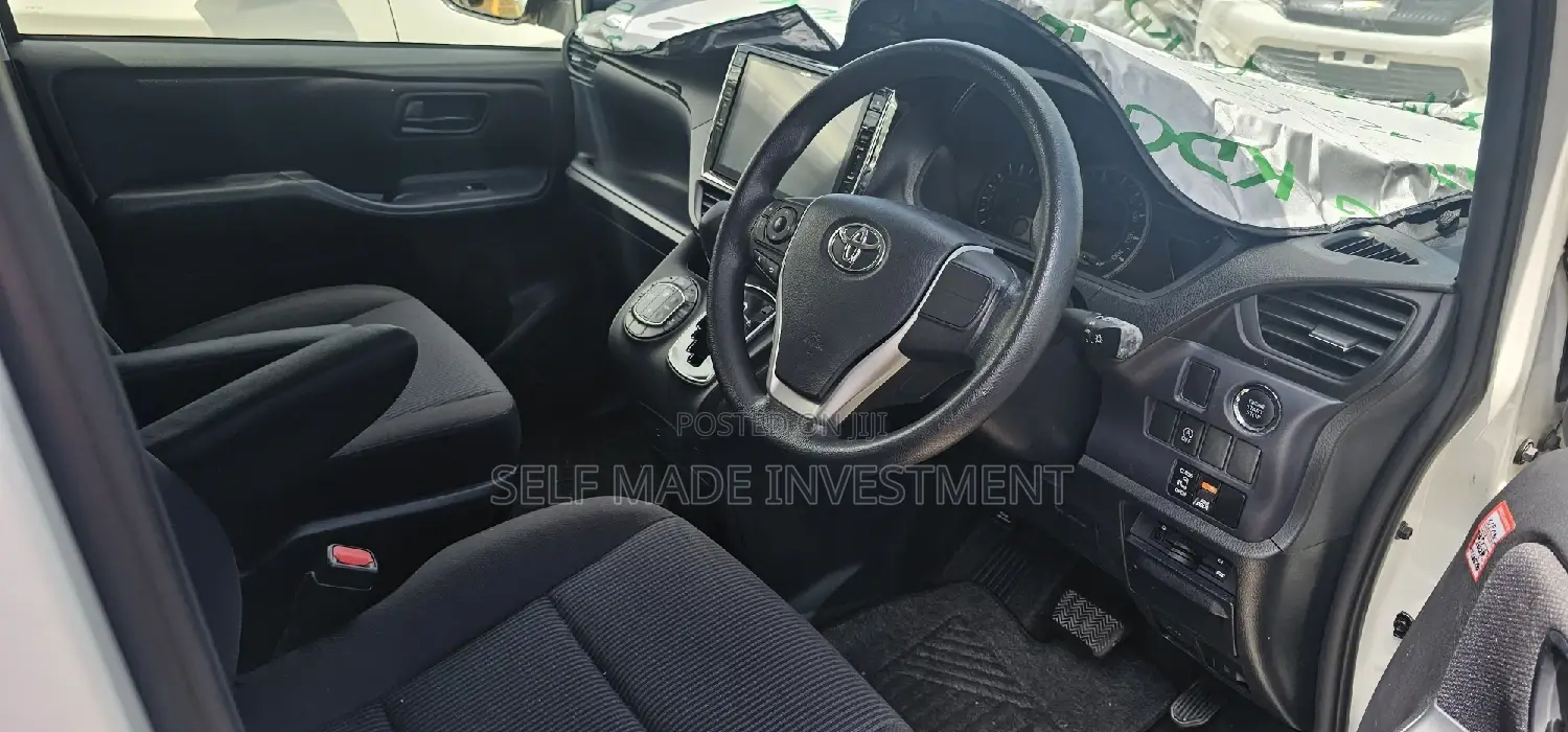 Toyota Noah 2015 White