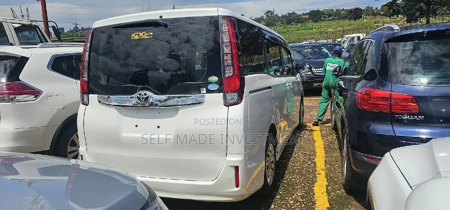 Toyota Noah 2015 White