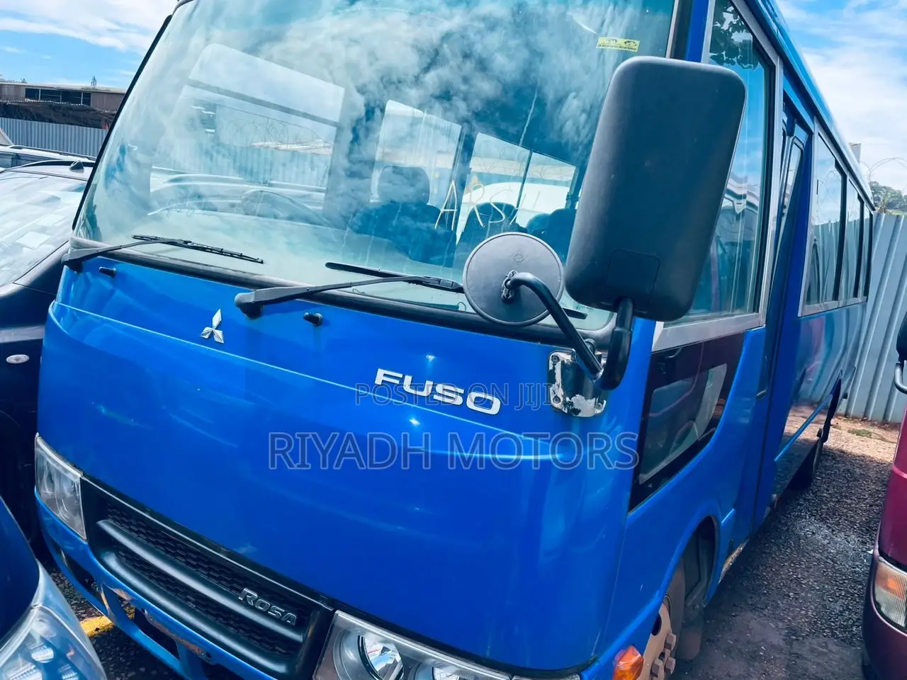 Mitsubishi Fuso Rosa 2011 Blue