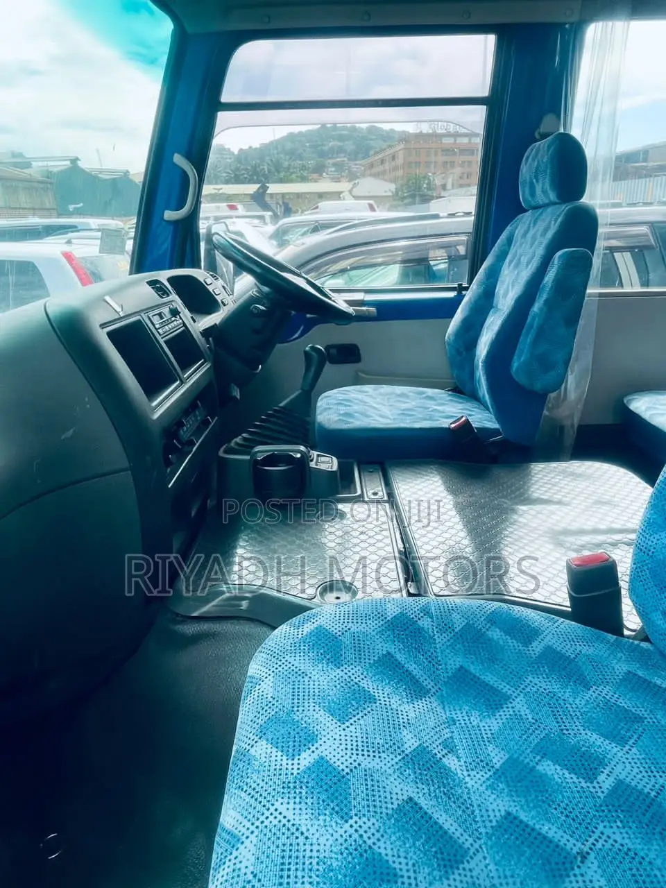 Mitsubishi Fuso Rosa 2011 Blue
