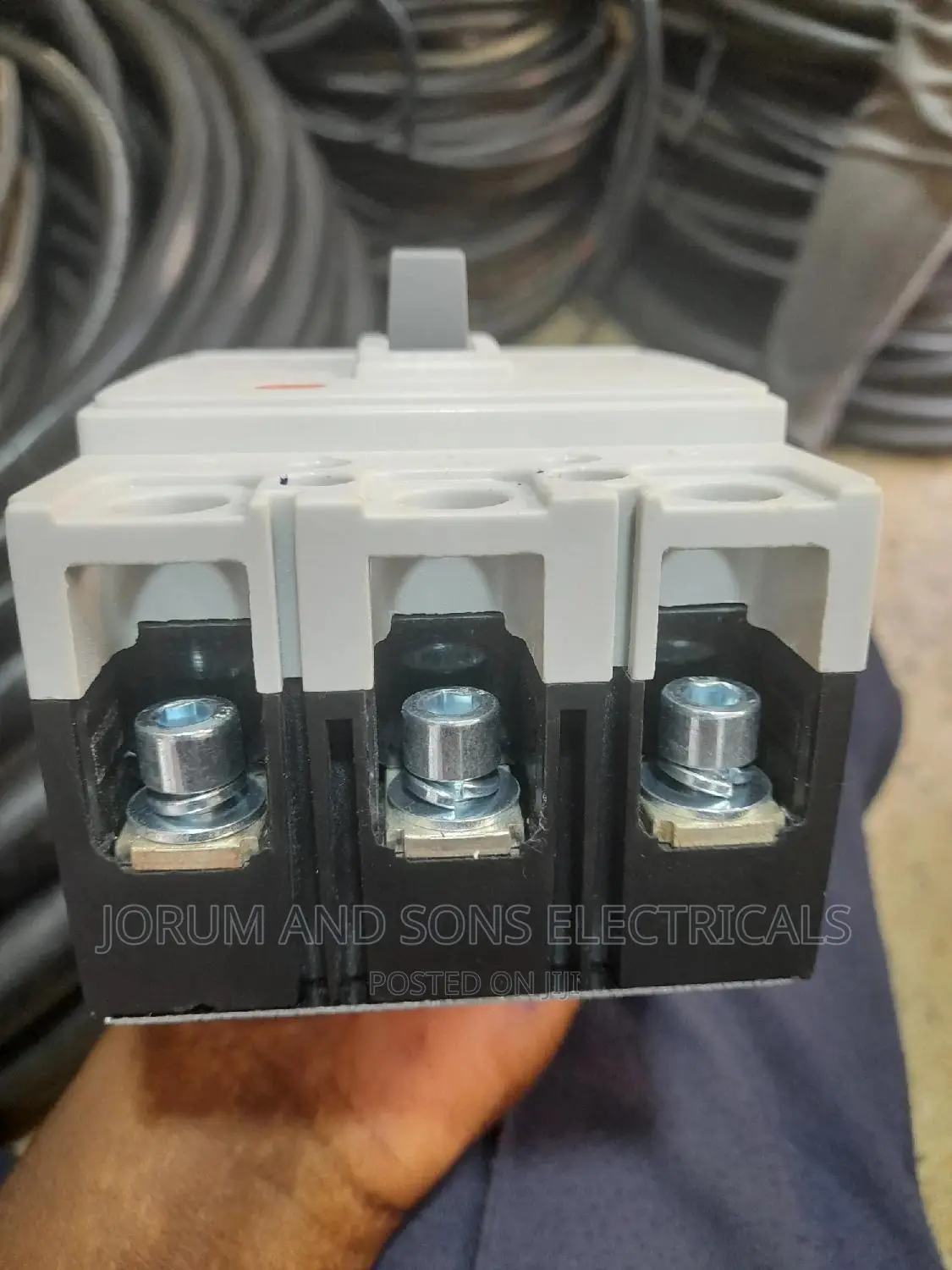 Breaker 100amps 3pole