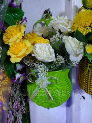 Unique Artifical Flower Vase.