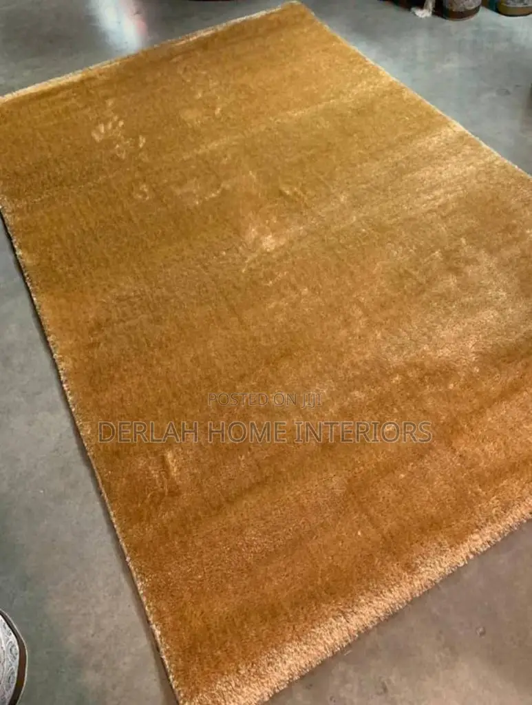 Fluffy Carpet in Gold
