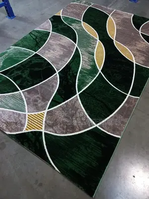 Modern Carpet in Mult Pleasant Colours (Medium Size )